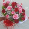Buquê com 24 Rosas Vermelhas e Rosas cor Rosa